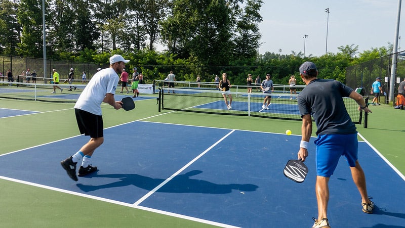 pickleball serve