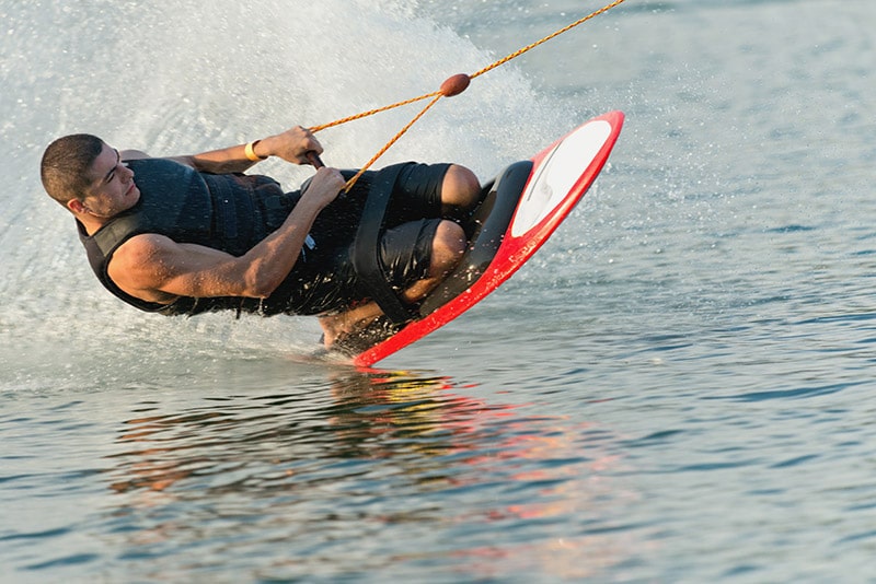 guy kneeboarding tricks