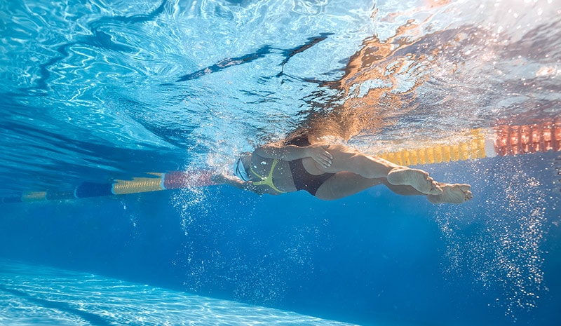 swimmer doing sidestroke