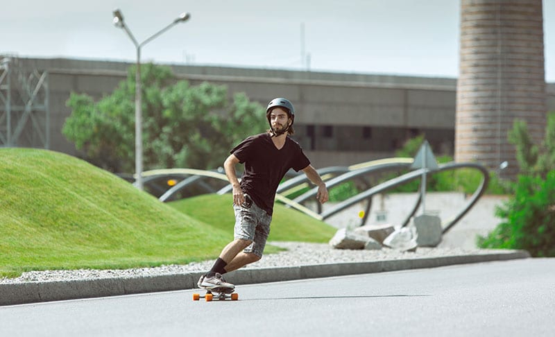 carving on longboard