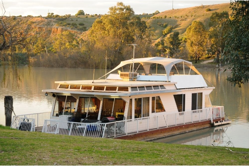 How Much Does It Cost To Live On A Houseboat